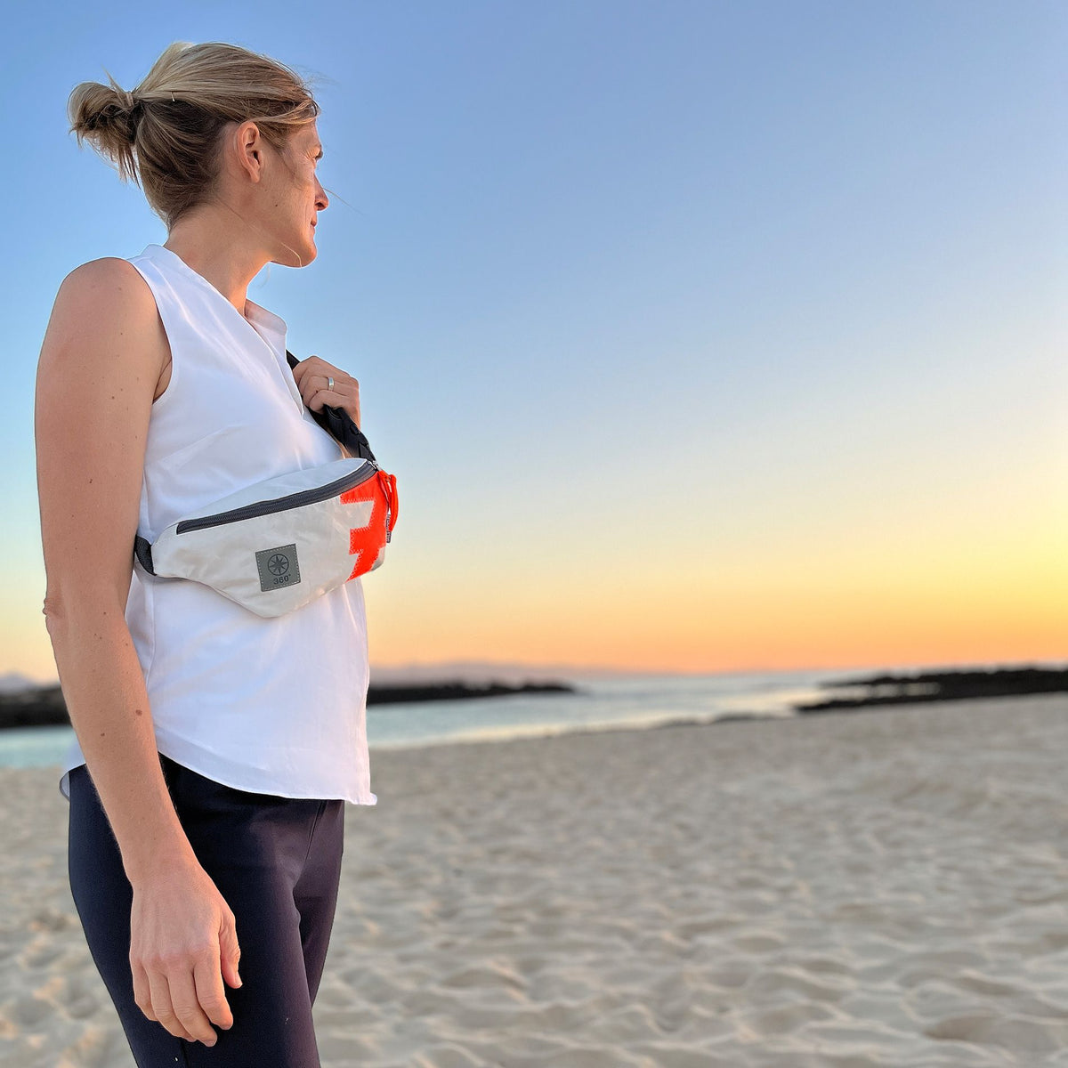 360° Gürteltasche „Knoten“ – Weiß / Orange