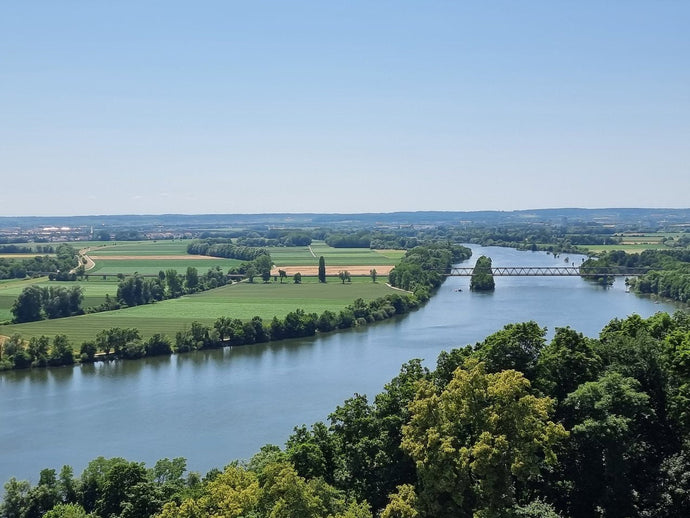 Entlang der Donau, wo Sage auf Denkmal trifft: Die Nibelungen Straße (B130) und die Walhalla