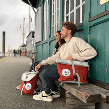 Laden Sie das Bild in den Galerie-Viewer, 360Grad Tender City maritime Segeltuchtasche - aus recyceltem Segeltuch limitierte Edition
