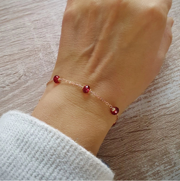 Armband - 18 Karat vergoldet mit scharlachroten Kristallen