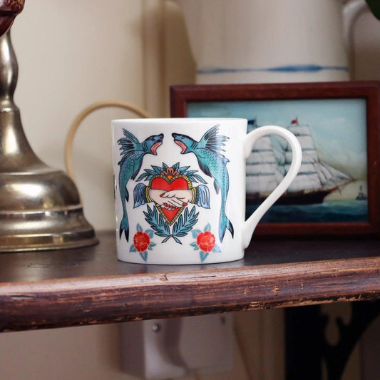 Becher Tattoo "The Sailor's Story" - Haifische und Herz - Bisschen Mehr