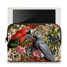 Laden Sie das Bild in den Galerie-Viewer, Voglio Bene iPad-Hülle - Papageien geeignet für das iPad Air und iPad Mini
