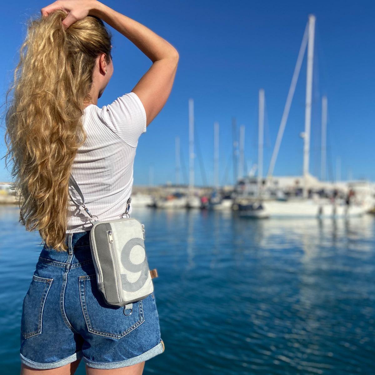 360Grad Nautik maritime Segeltuchtasche - aus recyceltem Segeltuch - rot / blau - Bisschen Mehr