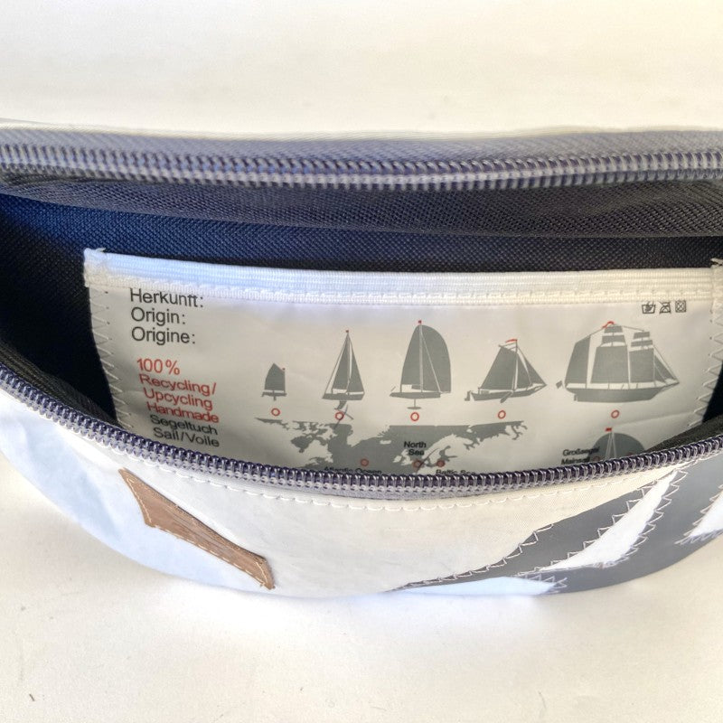 360Grad Knoten maritime Gürteltasche - aus recyceltem Segeltuch - Weiß-Blau, rote Zahl