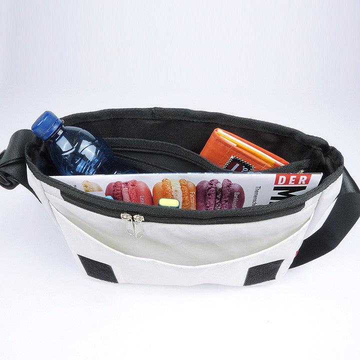 360Grad Barkasse nachhaltige Segeltuchtasche - Messenger Bag mit Laptopfach für 15" - Bisschen Mehr