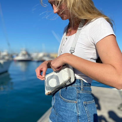 360Grad Nautik maritime Segeltuchtasche - aus recyceltem Segeltuch - rot / blau - Bisschen Mehr